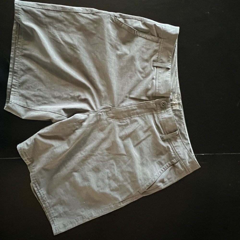 Huk Men's Light Gray Flat Front Shorts